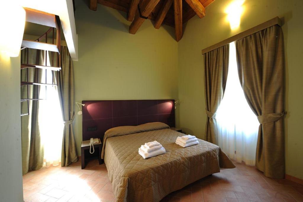 فندق Magione Papale Relais LʼAquila الغرفة الصورة
