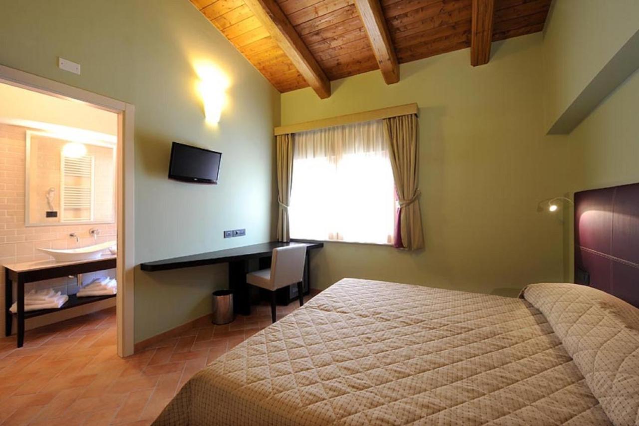 فندق Magione Papale Relais LʼAquila الغرفة الصورة