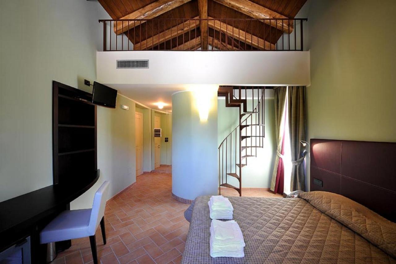 فندق Magione Papale Relais LʼAquila الغرفة الصورة